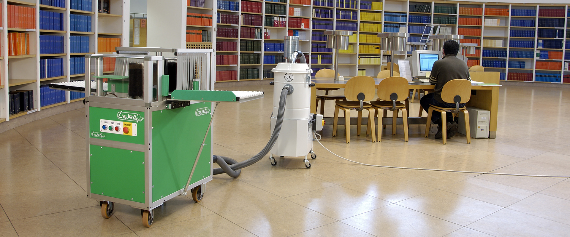 L’aura Semi-automatic archive cleaning machine